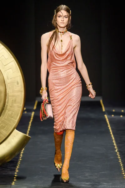 Look 30